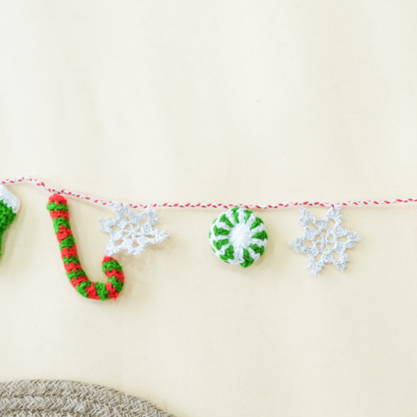 Crochet Christmas Garland